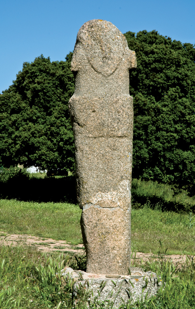 Statue-menhir U Scumunicatu. Elle est située à proximité des ruines de l’église San Giovanni de Paomia